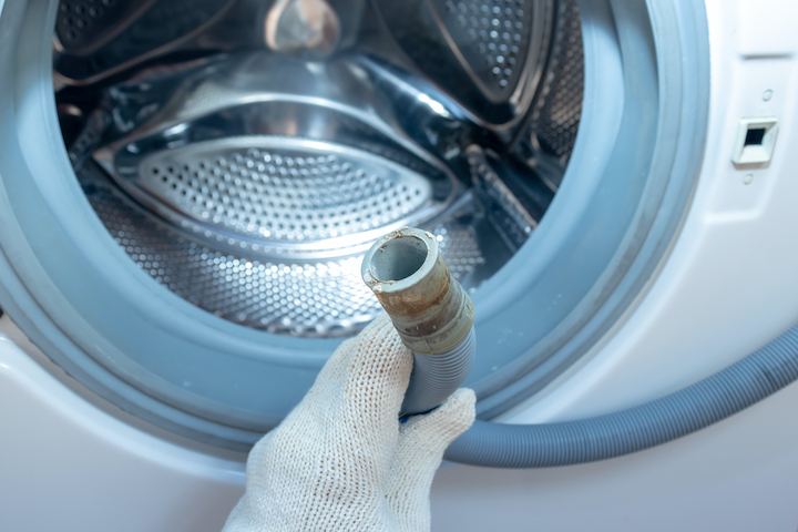 Gevoelig voor radicaal Prestige Verstopte afvoer wasmachine ontstoppen: werkwijze & tips